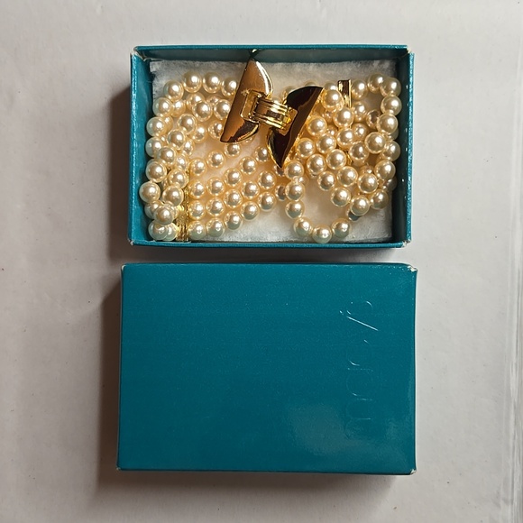 Vintage 90s NWOT 4 Strand Faux Pearl Bracelet with Gold-Tone Stations and Clasp - Picture 1 of 7